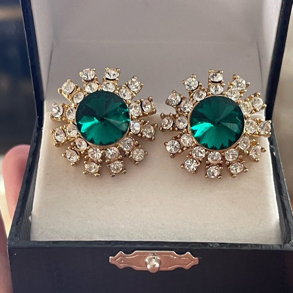 1950s emerald diamond starburst glass gold tone clip on earrings